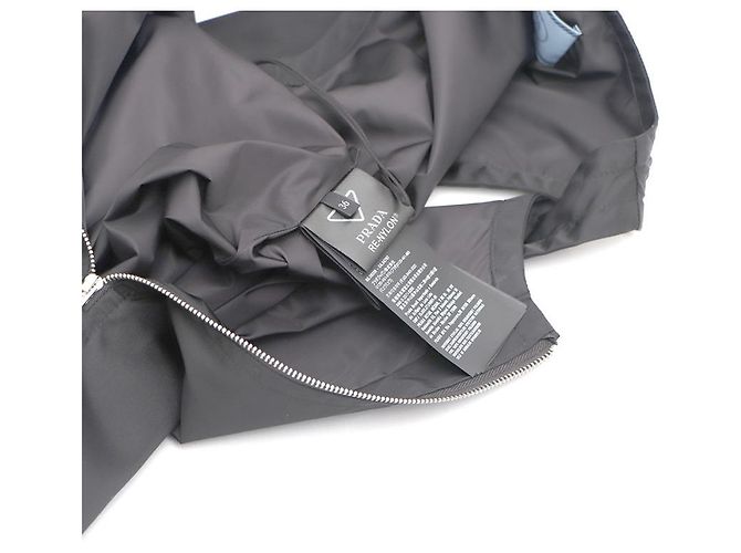 Prada Abito a canotta in nylon con logo triangolare e mezza zip Nero - vista 16