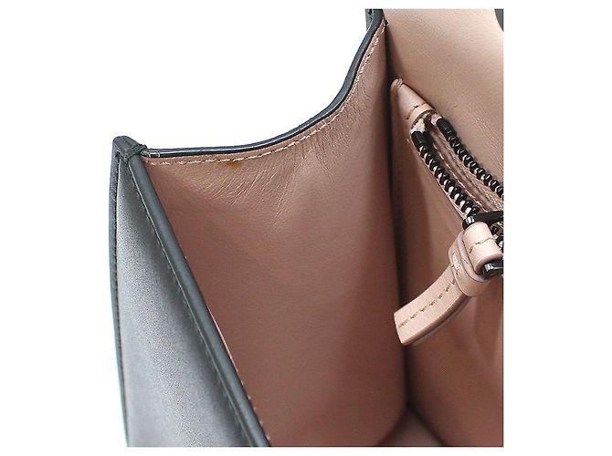 Salvatore Ferragamo Borsa a tracolla con catena e fiocco in pelle nera Nero - vista 11