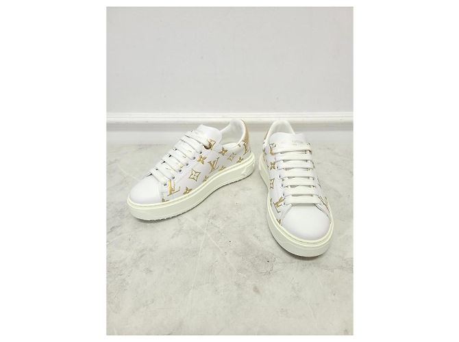 Louis Vuitton Timeout Sneaker mit weißgoldener Schriftlogo - Ansicht 2