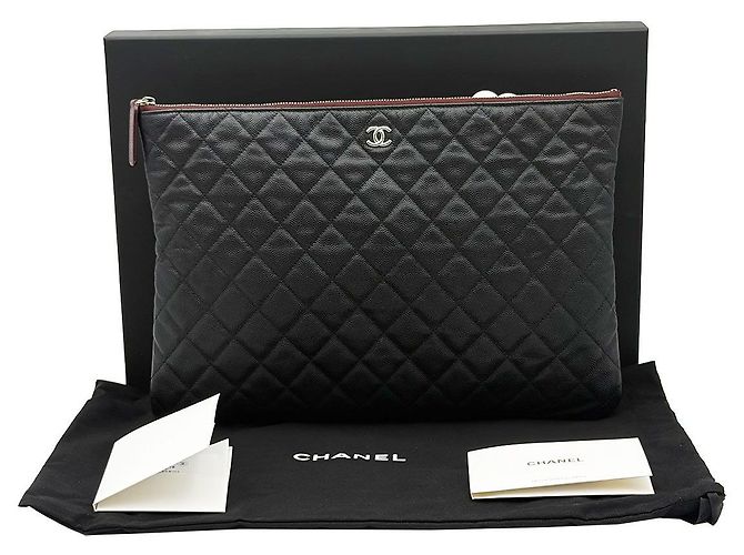 Chanel Clutch Large Classica in Caviar Nero con Logo CC Oro - vista 3