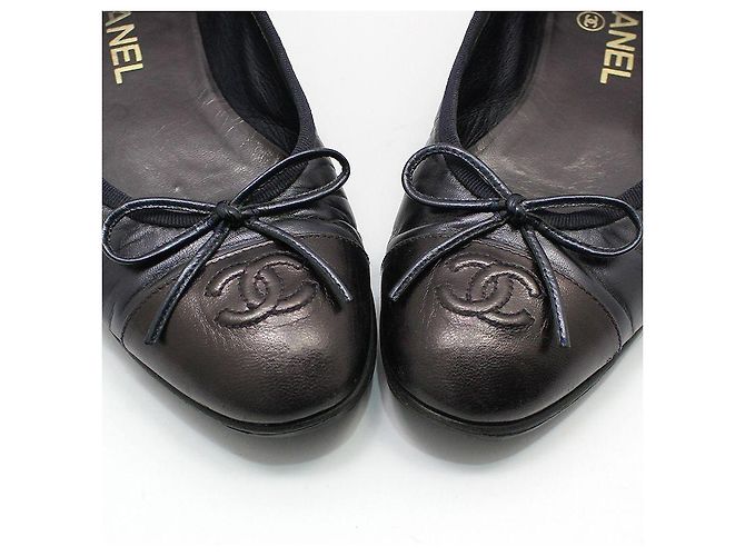 Chanel Ballerine bicolore blu metallizzato e bordeaux con nastro - vista 9