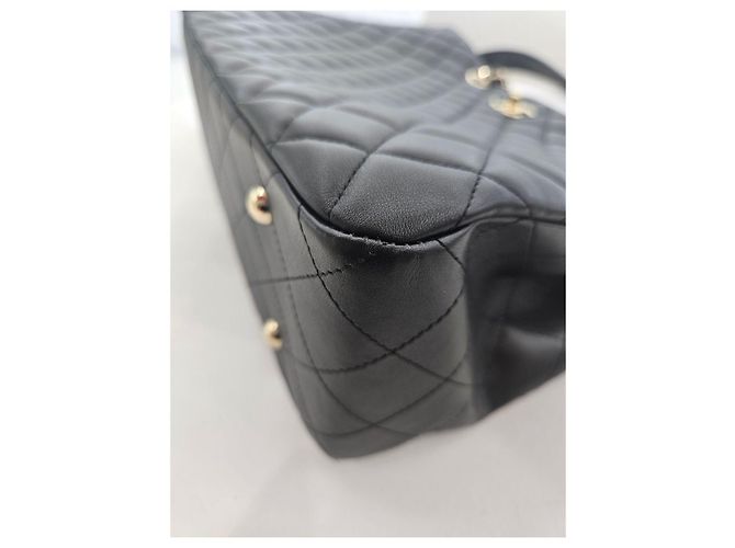Chanel Borsa a tracolla shopper Timeless in pelle di agnello nera e oro Nero - vista 19