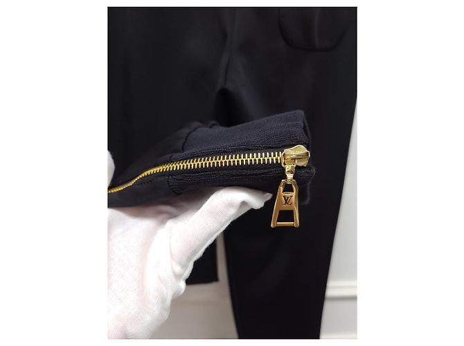 Louis Vuitton Pantaloni Jogger con Cerniera Laterale e Bottoni Oro Nero - vista 5