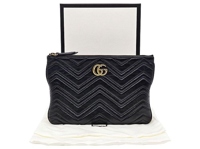 Gucci Clutch Black Matelassé Chevron GG Marmont Preto - vista 3