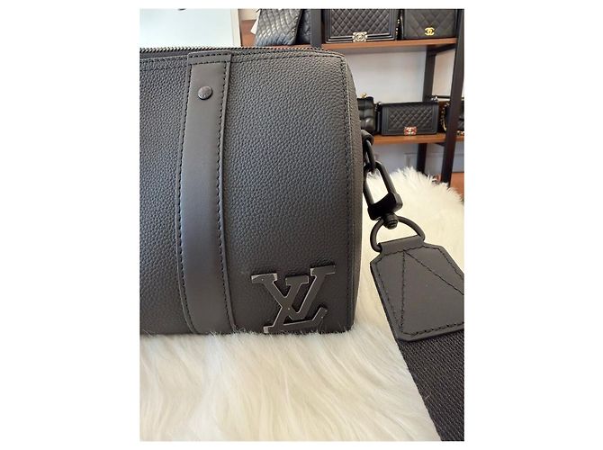Louis Vuitton Keepall Aerogram Black Crossbody Nero - vista 9