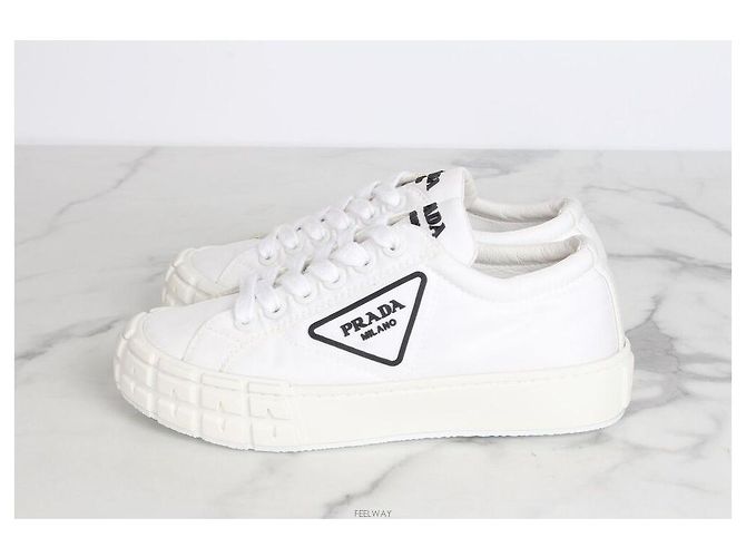 Prada Baskets en gabardine de nylon avec logo triangle Blanc - vue 4