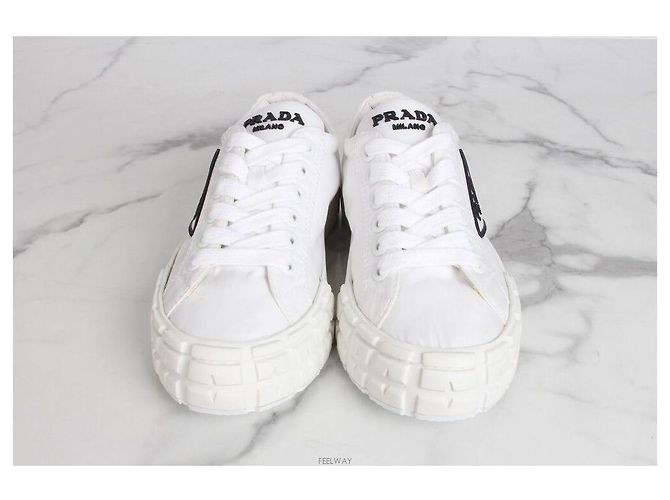 Prada Baskets en gabardine de nylon avec logo triangle Blanc - vue 6