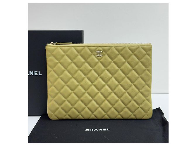Chanel Clutch Classic Olive Medium Caviar Gold Verde - vista 2