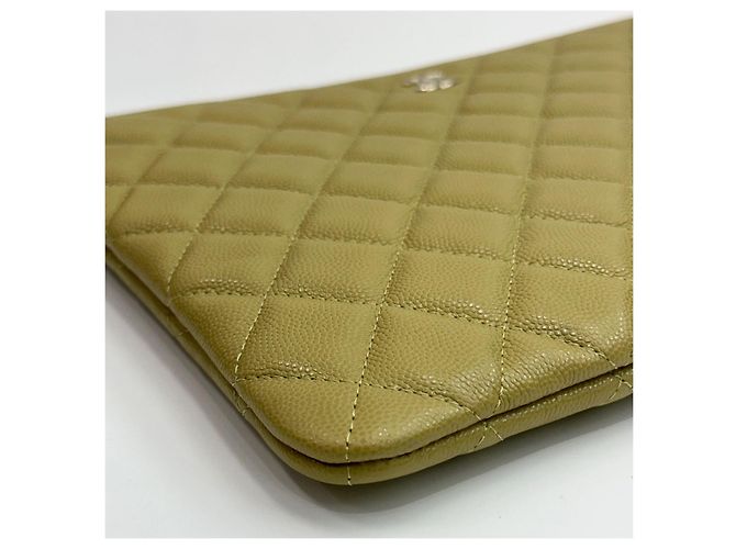 Chanel Clutch Classic Olive Medium Caviar Gold Verde - vista 3