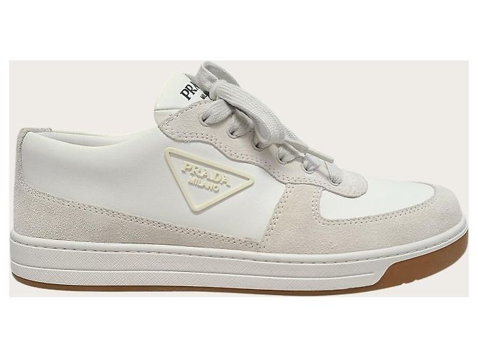 Prada Baskets triangle en daim blanc - vue 2