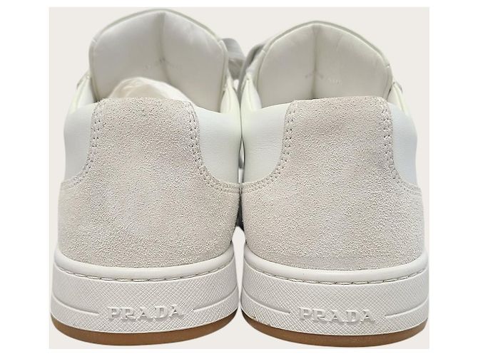 Prada Baskets triangle en daim blanc - vue 7