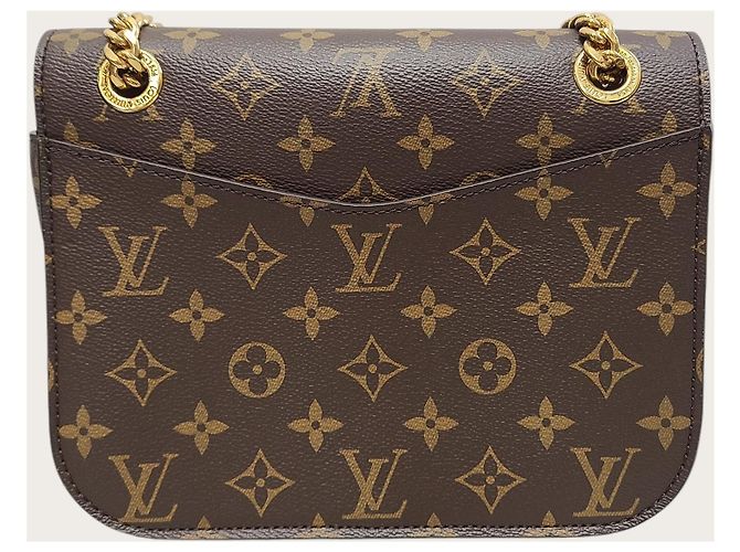 Louis Vuitton Pochette con hebilla Monogram Castaño - vista 5