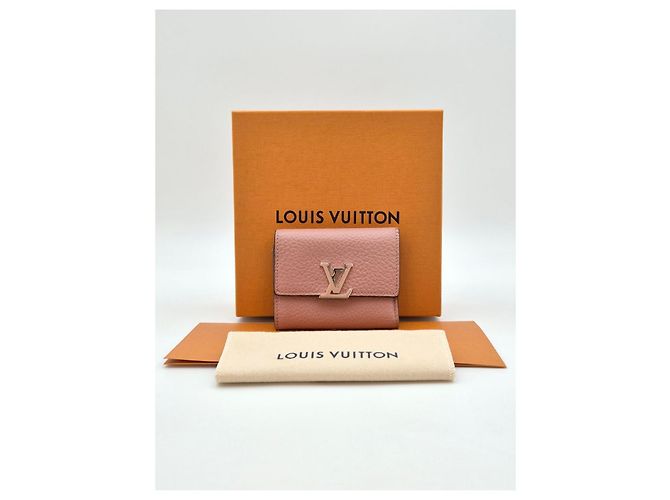 Louis Vuitton Cartera Capucines Rosa Claro - vista 2