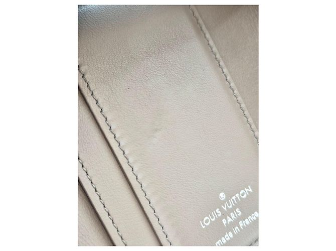 Louis Vuitton Cartera Capucines Rosa Claro - vista 20