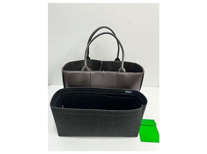 Chanel Bolso Tote Intrecciato Arco Medium Castaño - vista 3