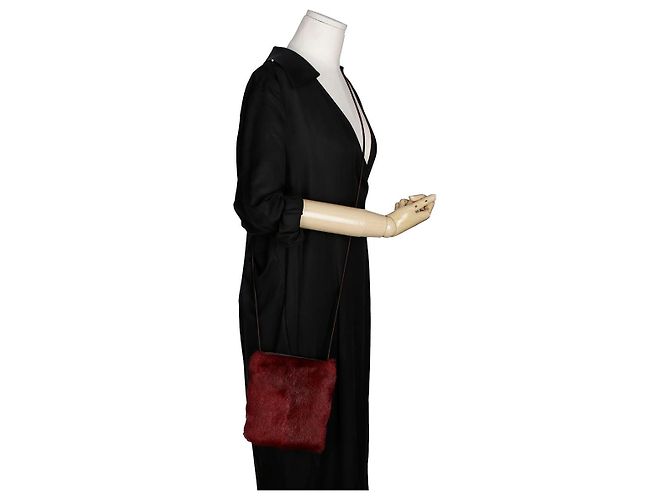 Prada Mini borsa a tracolla e crossbody in nylon nero con logo sport in pelliccia rossa - vista 17