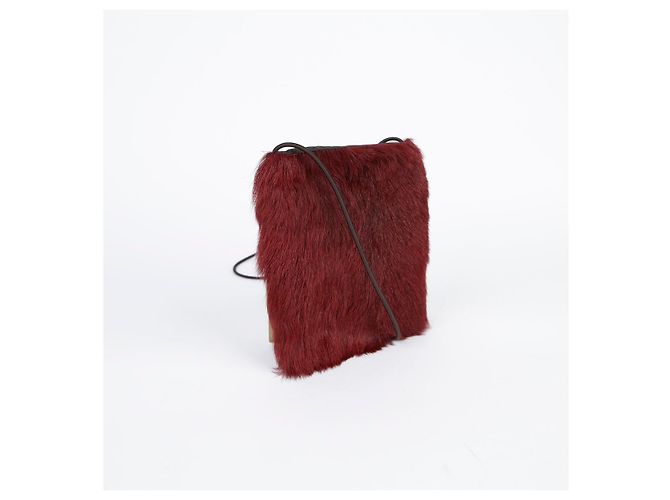 Prada Mini borsa a tracolla e crossbody in nylon nero con logo sport in pelliccia rossa - vista 2