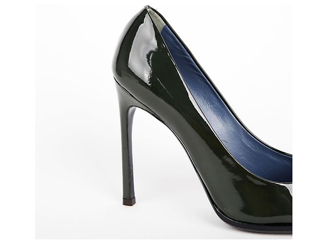 Saint Laurent Grüne Pumps aus Lackleder - Ansicht 3