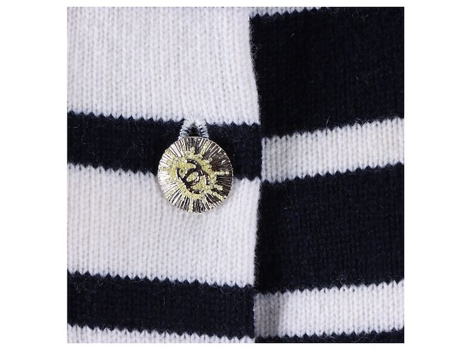 Chanel Kurzer Kurzarm-Cardigan aus Kaschmir Weiß - Ansicht 4