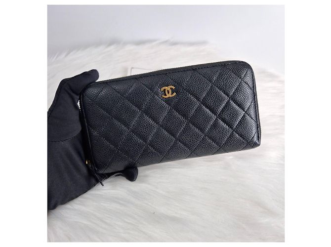 Chanel Portafoglio lungo con zip in caviar nero - vista 3