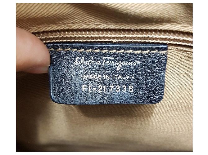 Salvatore Ferragamo Bolsa de ombro com detalhe Gancini Preto - vista 10