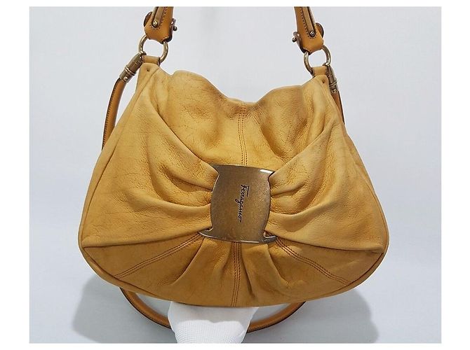 Salvatore Ferragamo Bolsa de ombro em couro nubuck com decoração de marca Marrom - vista 2
