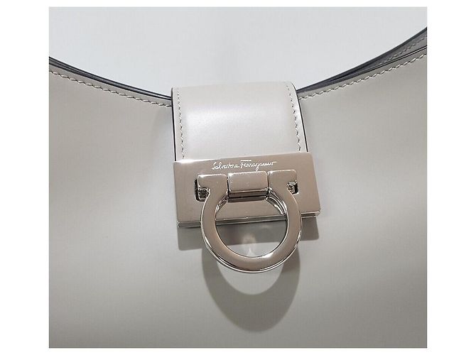 Salvatore Ferragamo Borsa a tracolla hobo Gancini Tripolio - vista 3