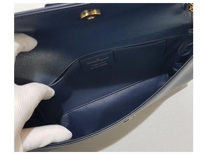 Salvatore Ferragamo Borsa a tracolla con catena Clutch in Navy Blu - vista 9