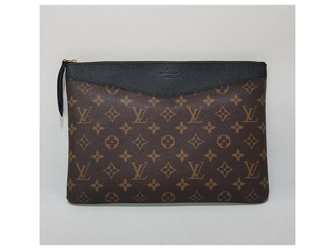 Louis Vuitton Pochette Monogram Daily Nero - vista 2