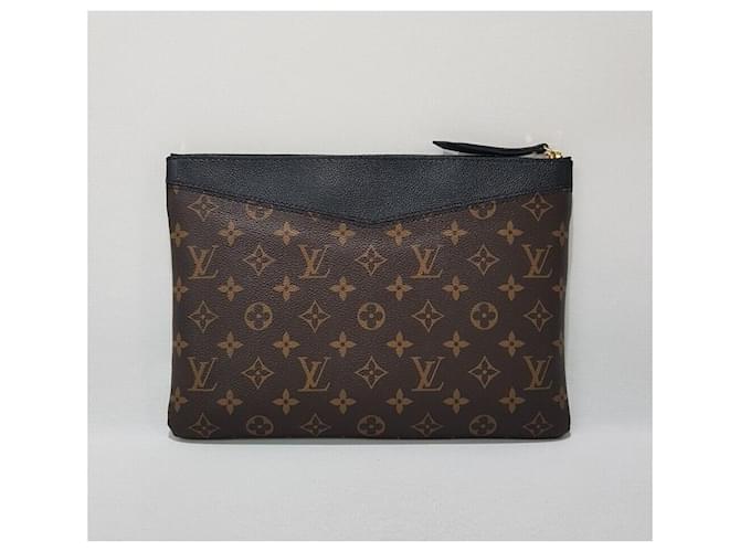 Louis Vuitton Pochette Monogram Daily Nero - vista 3