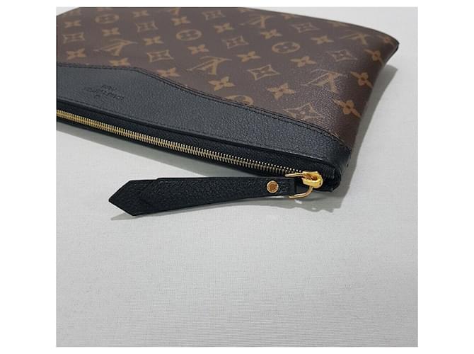 Louis Vuitton Pochette Monogram Daily Nero - vista 4