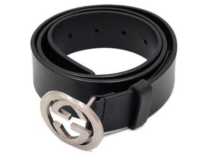 Gucci Cinturón para hombre de cuero negro con logotipo entrelazado - vista 2