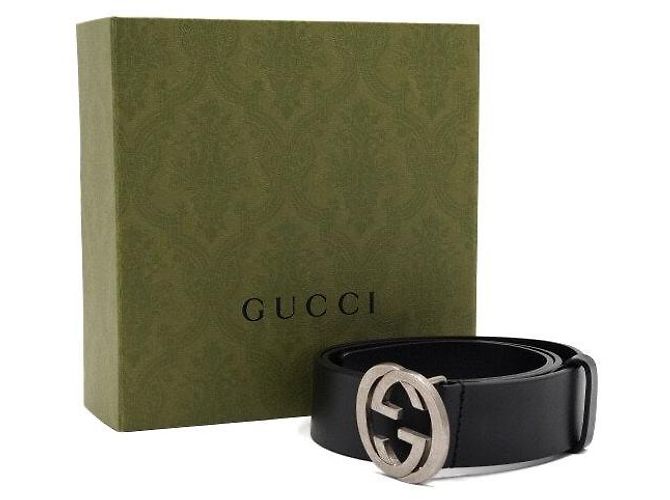 Gucci Cinturón para hombre de cuero negro con logotipo entrelazado - vista 7