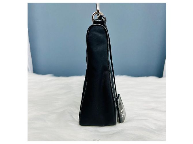 Saffiano Prada Borsa a tracolla Hobo Re-edition Tesuto Crossbody Nero - vista 4