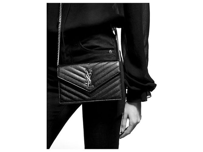 Saint Laurent Bolso de hombro tipo sobre con cadena y herrajes plateados Negro - vista 10