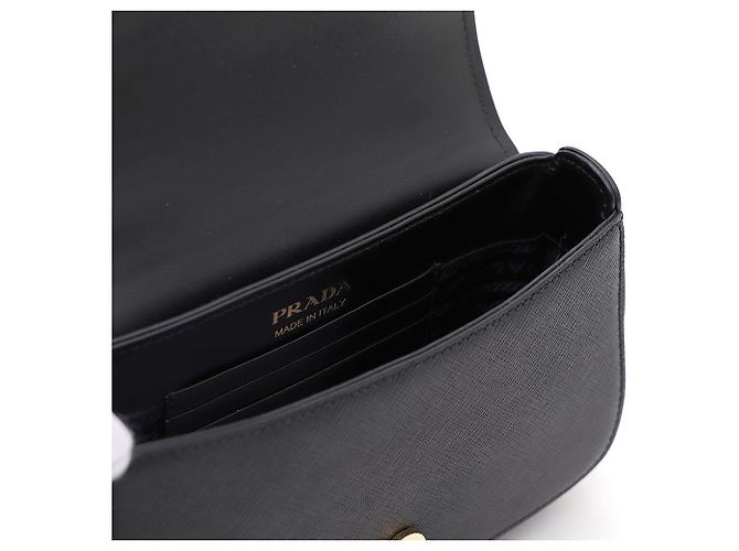Prada Borsa a tracolla e borsa crossbody in Saffiano con logo dorato Nero - vista 6
