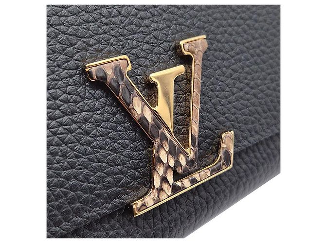 Louis Vuitton Carteira Capucines em Python Preto - vista 7