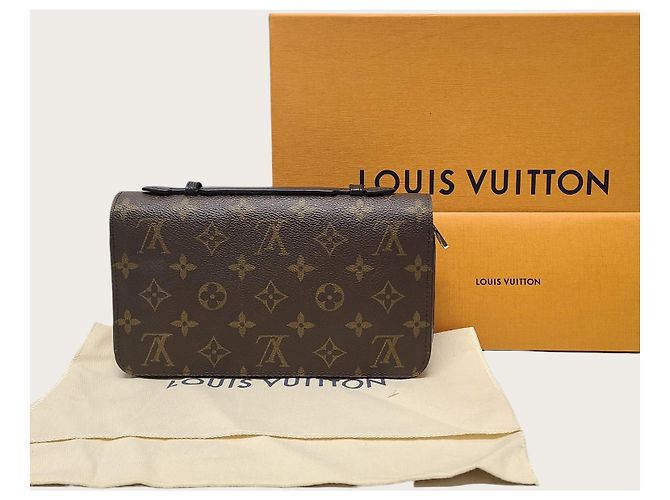 Louis Vuitton Monogram Zippy Wallet Brown - view 7