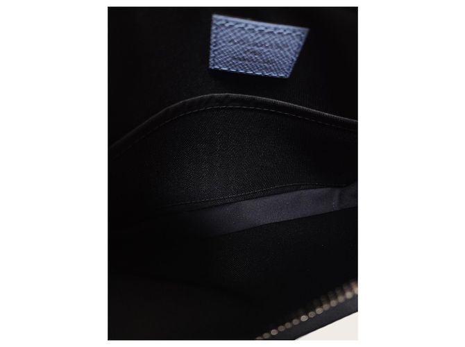 Louis Vuitton Borsa Messenger Monogram Trio Blu - vista 4