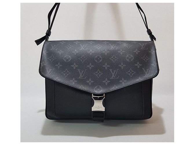 Louis Vuitton Nuova borsa messenger Taigarama borsa a tracolla Argento - vista 2