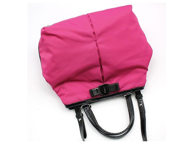 Salvatore Ferragamo Borsa a tracolla e a spalla in tessuto rosa acceso e vernice nera Vara Nero - vista 3