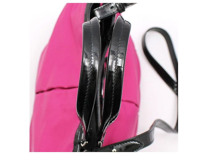 Salvatore Ferragamo Borsa a tracolla e a spalla in tessuto rosa acceso e vernice nera Vara Nero - vista 8
