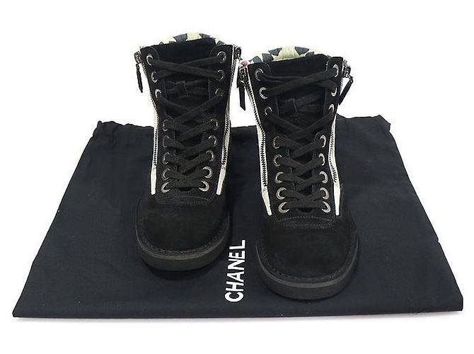 Chanel Stivaletti combat corti da donna in scamosciato nero e tela con logo CC con lacci - vista 2