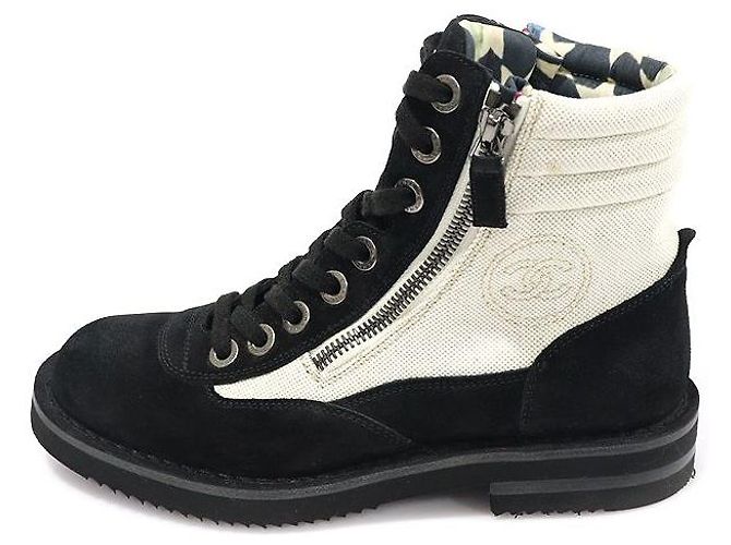 Chanel Stivaletti combat corti da donna in scamosciato nero e tela con logo CC con lacci - vista 4