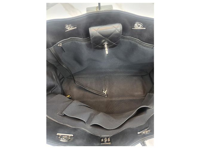 Chanel Borsa shopper a tracolla della serie Timeless in pelle di agnello con catena argentata Nero - vista 14