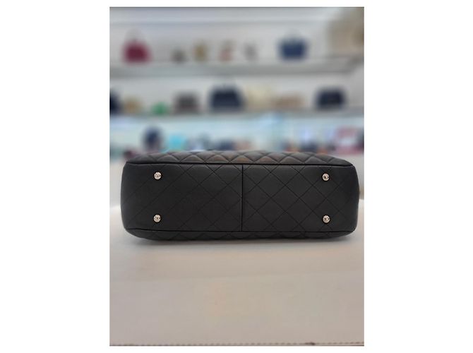 Chanel Borsa shopper a tracolla della serie Timeless in pelle di agnello con catena argentata Nero - vista 6