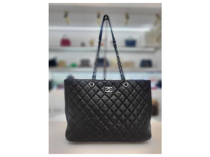 Chanel Borsa shopper a tracolla della serie Timeless in pelle di agnello con catena argentata Nero - vista 8