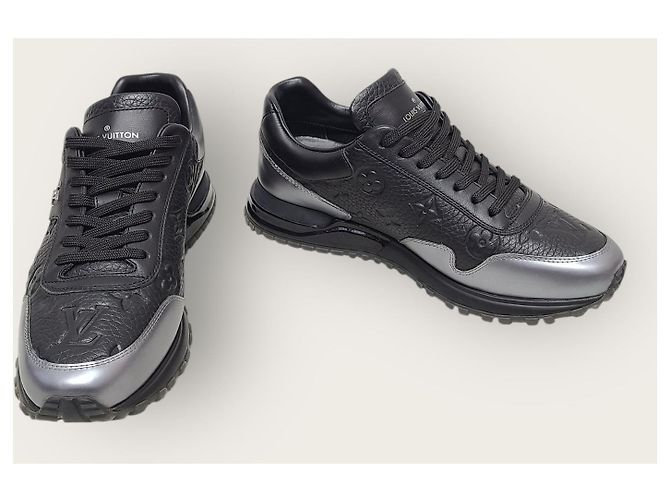 Louis Vuitton Sneakers Runaway in pelle Trousseau nero e argento - vista 4
