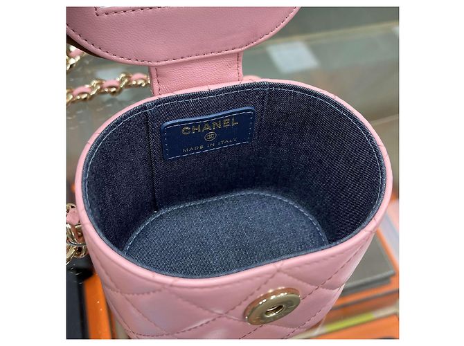 Vanity Chanel Beauty case per trucco rosa elegante con catena dorata - vista 10