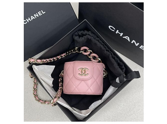 Vanity Chanel Beauty case per trucco rosa elegante con catena dorata - vista 2